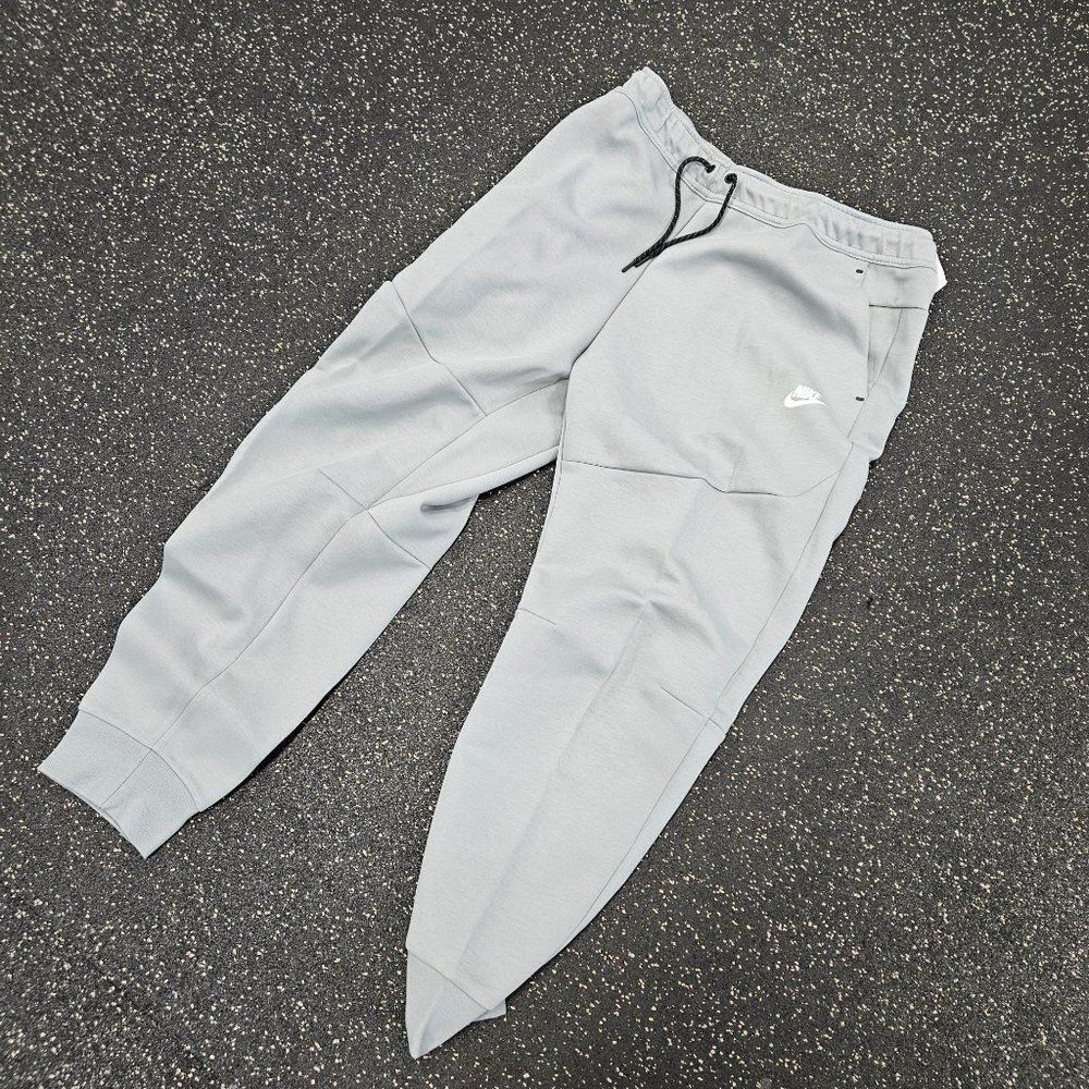 Nike Sportswear Tech Fleece Men’s Size XXL 2XL Gray Joggers Pants DV0538-073